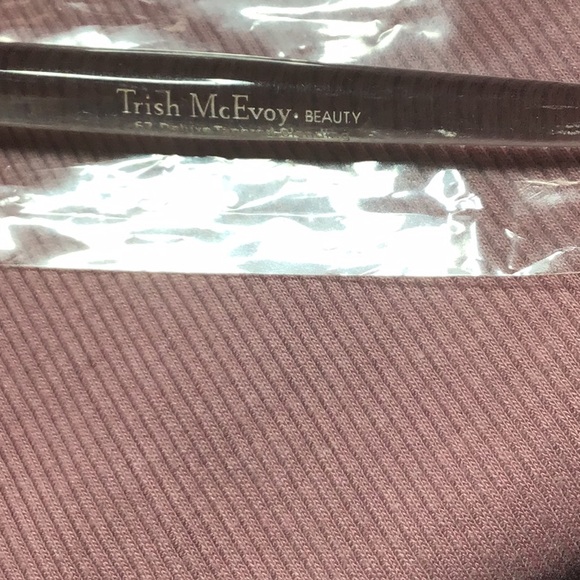 NEW TRISH MCEVOY BEAUTY 67 DELUXE BLENDING BRUSH. - Picture 2 of 2